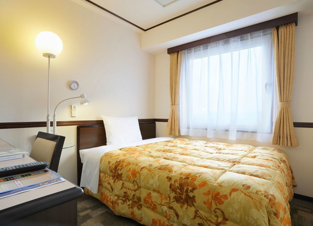 Toyoko Inn Hon-Atsugi-Eki Minami-Guchi Dış mekan fotoğraf
