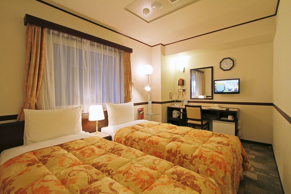 Toyoko Inn Hon-Atsugi-Eki Minami-Guchi Dış mekan fotoğraf
