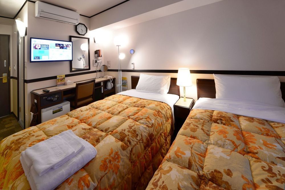 Toyoko Inn Hon-Atsugi-Eki Minami-Guchi Dış mekan fotoğraf