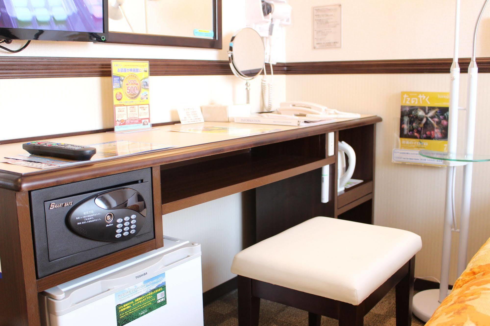 Toyoko Inn Hon-Atsugi-Eki Minami-Guchi Dış mekan fotoğraf